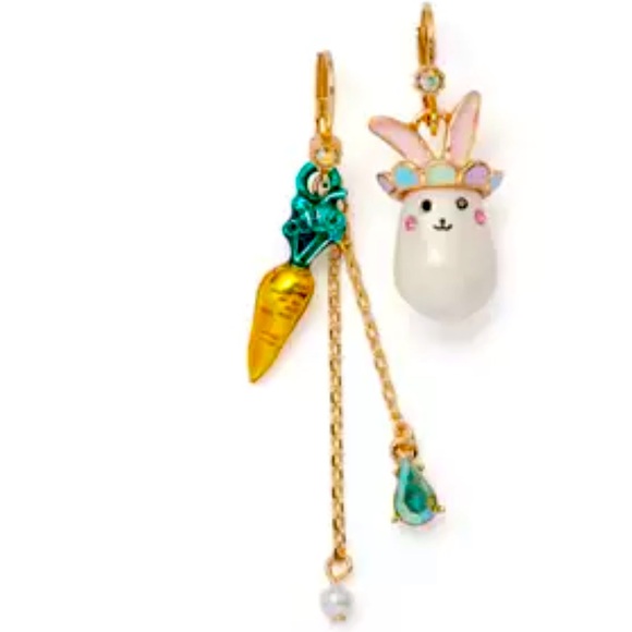 New Betsey Johnson Pearl Critters Bunny & Carrot Mismatch Drop Earrings - Picture 3 of 10